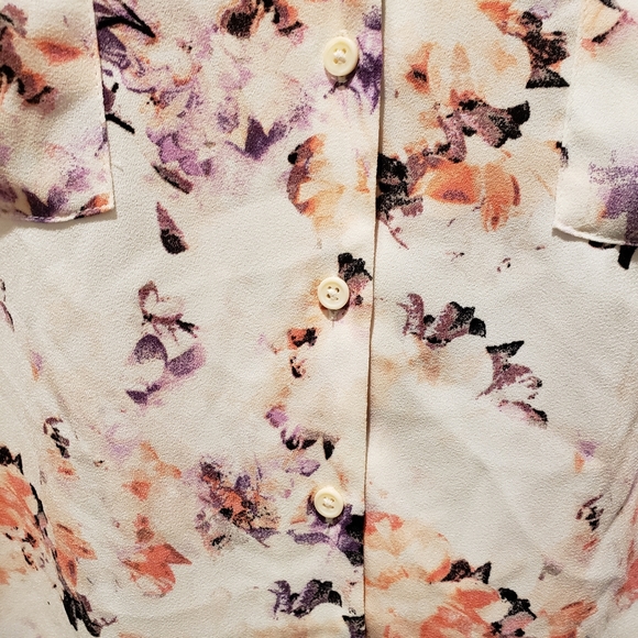 Apt 9. Button down Floral Blouse - Picture 4 of 4